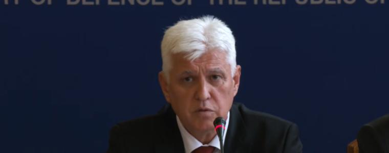 Военният министър уточни: Продажбите на оръжия за Украйна остават възможни