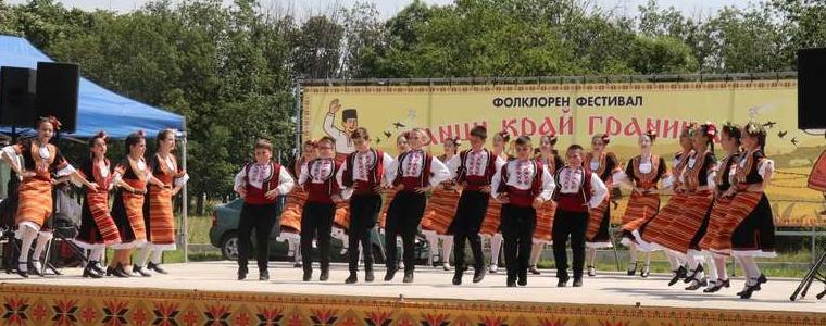 Второто издание на Фолклорния фестивал „Танци край границата“ зарадва публиката с пъстра програма