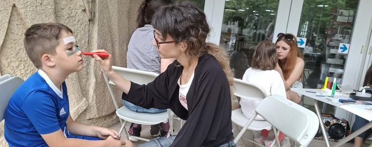 Зона „Весели усмивки“ пред Младежки център - Добрич усмихна децата в празничния 1 юни