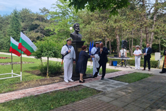Бюст-паметник на Христо Ботев беше открит днес в градския парк в Шабла