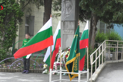Учениците от ОУ „Христо Ботев” в Добрич почетоха паметта на своя патрон с литературно четене и изложба (ВИДЕО)
