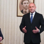 Радев отрече твърденията за замразяване на минималната работна заплата