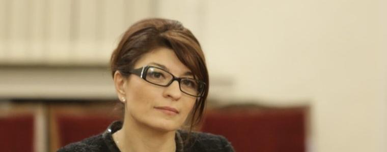 Десислава Атанасова отрича да е пътувала заедно с Пеевски