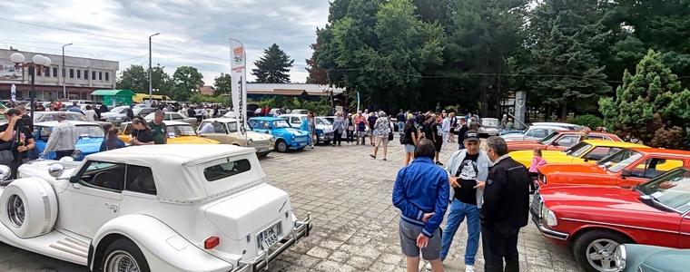 Голям интерес към второто изложение на ретро автомобили и мотоциклети в Сенокос (ВИДЕО)