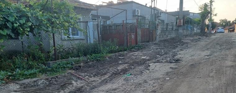 Жители на „Пинета“ сигнализират за забавяне и проблеми при ремонта на ул. „Генерал Столетов“