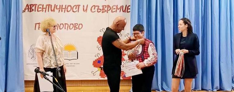 Поредица от първи места от фолклорни конкурси за Николай Петров от Добрич
