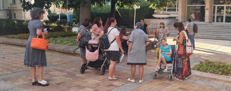 Протест в Добрич настоя за по-високо обезщетение при майчинство