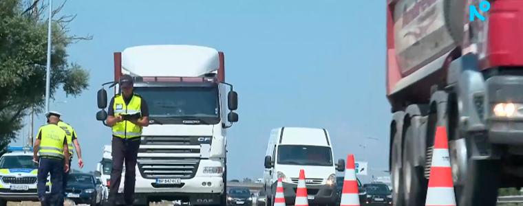 Проверките на тирове в цялата страна продължават