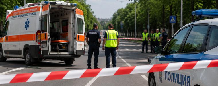Шофьор заспа зад волана и се удари в дървета край Добрич
