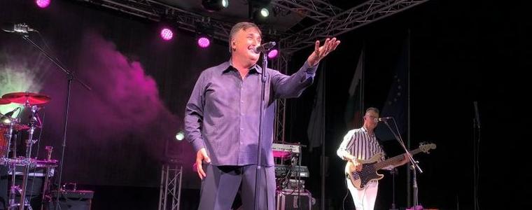 Веселин Маринов събра почитатели от различни поколения в Каварна