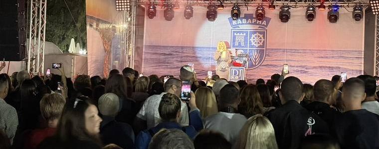 Деси Слава изпълни централния площад в Каварна (СНИМКИ)