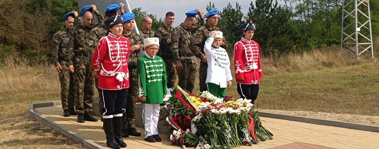Генерал Тошево почете паметта на двамата летци, спасили града с цената на живота си (ВИДЕО)