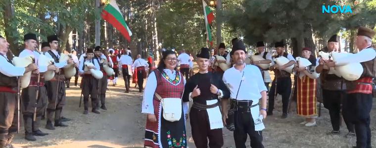 Хиляди българи се събраха край Жеравна за Фестивала на народната носия