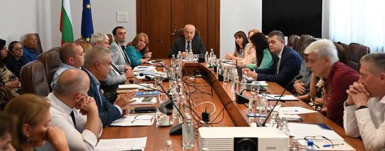 Правителство, синдикати и работодатели постигнаха съгласие и по последния елемент от механизма за минималната заплата