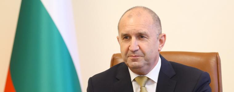 Радев: Получихме близо €1 млрд., докато ни атакуват от плажовете