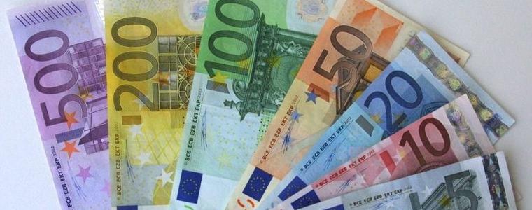 Средната работна заплата за второто тримесечие е 1444 евро