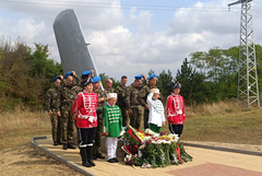 Генерал Тошево почете паметта на двамата летци, спасили града с цената на живота си (ВИДЕО)
