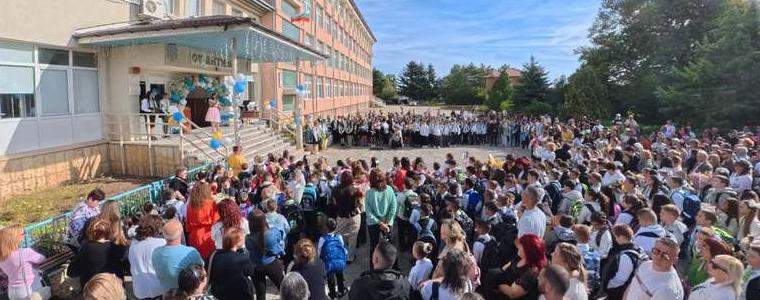 109 деца прекрачиха за първи път прага на трите училища в Балчик 