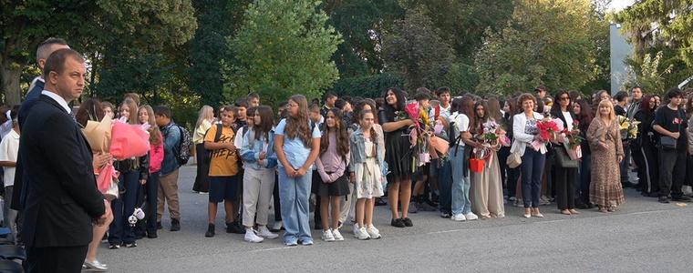 393 ученици започнаха новата учебна година в ПМГ „Иван Вазов“ (ВИДЕО)