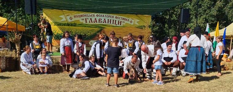 Фестивалът „Главанци“  във Владимирово започна с възстановка и фолклорен концерт