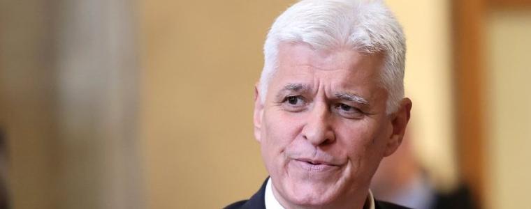 Министърът на отбраната Димитър Стоянов ще посрещне утре италианския си колега Гуидо Крозето в авиобаза „Безмер“