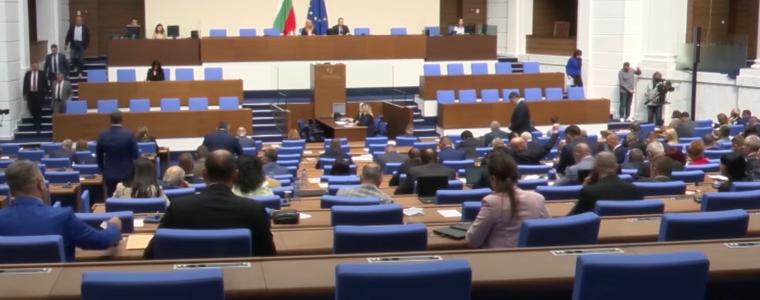 Мнозинството в Народното събрание отхвърли 4 предложения на опозицията