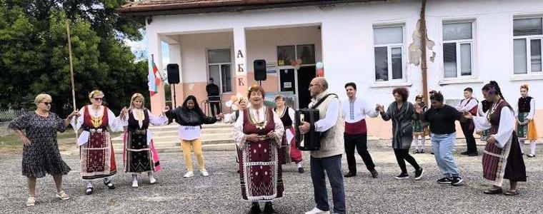 Музика, танци и настроение за празника на село Септемврийци (СНИМКИ)