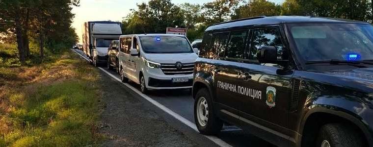 Откриха 100 кг кокаин и 200 кг марихуана в камион на входа на Бургас