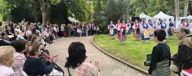 Празнично настроение с Фестивала на занаятите и изкуствата в Деня на Добрич (СНИМКИ)