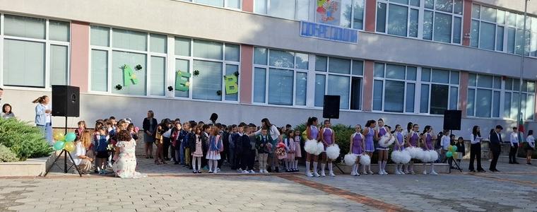 С 87 първокласници започна учебната година в СУ „Петко Рачов Славейков“ в Добрич