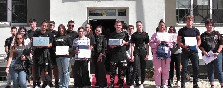 За пръв път връчиха училищни „Оскари“ във ФСГ „Васил Левски“ в Добрич (ВИДЕО)