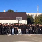 Протести в Румъния срещу връщането на униформите в училище