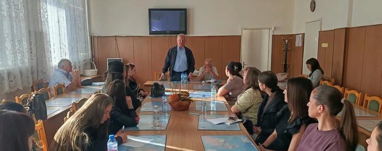 Чистотата на българския език и мисията на учителя бе тема на разговор в Колеж-Добрич