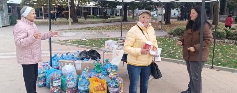 Два буса с капачки и кенчета предадоха днес добричлии в кампанията за МБАЛ-Добрич (СНИМКИ)
