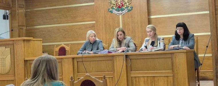 Кметът Соня Георгиева проведе среща с директорите и педагозите от детските градини в община Добричка