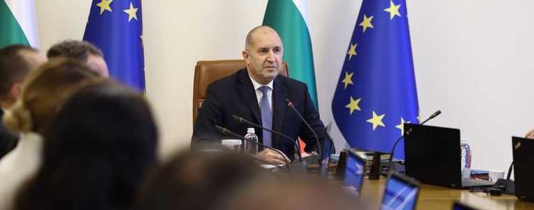 Премиерът: Пеевски и Борисов губят контрол върху финансовите потоци, схемите започват да се разплитат