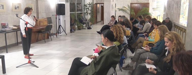 Ралица Христова представи в Добрич книгата си „Призванието“ с игри, медитация и разговори с публиката (ВИДЕО)