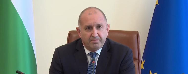 Румен Радев: Не са открити хора от екипажа на потъналия кораб, има само лодка и жилетки