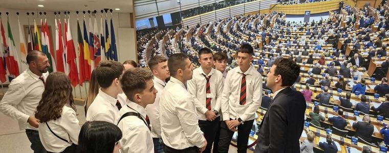 Ученици от ФСГ „Васил Левски“ посетиха Европейския парламент в Брюксел