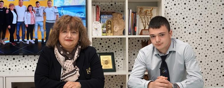 Ученици от СУ „Любен Каравелов“ участваха в международен хакатон в Австрия (ВИДЕО)