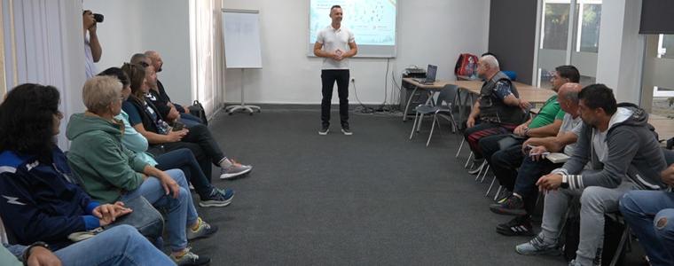 Учители и треньори обсъдиха превенцията на гръбначните изкривявания при децата (ВИДЕО)