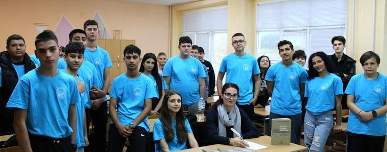 В гимназия „М. В. Ломоносов“ отбелязаха Деня на народните будители