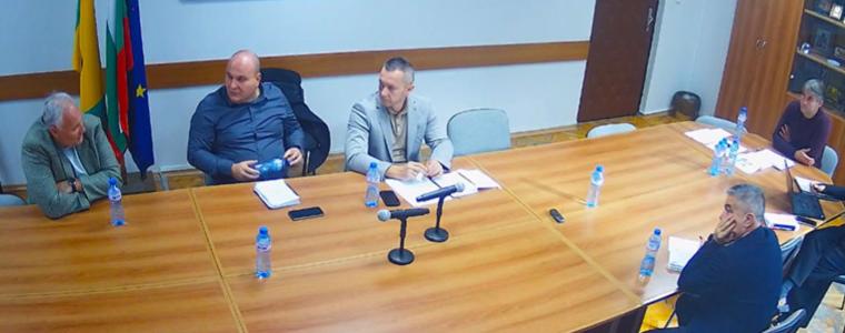 Вандалските прояви по спирките в Добрич затрудняват изграждането на нови заслони