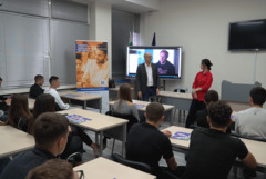 Филмът „Дигиталното чудо на Естония“ събра младежи на дискусия в Добрич (ВИДЕО)
