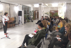 Ралица Христова представи „Призванието“ с игри, медитация и разговори с публиката в Добрич (ВИДЕО)