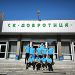 Служители на ДЗИ и ОББ в Добрич освежиха пространството пред зала „Добротица“